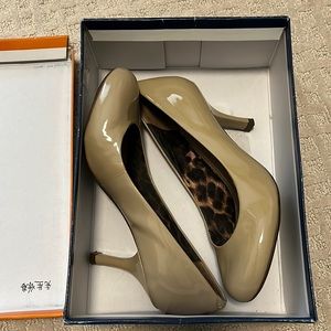 Women’s Nude Heels size 6
